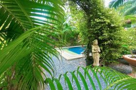 Lemon House Samui всего в 40 метрах от пляжа Мэнам