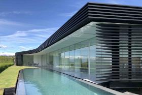 Unique Jewel Estate - роскошный дом в Санта-Ана