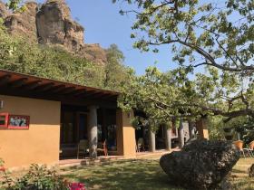 Чудесная земля с шале Tepozteco