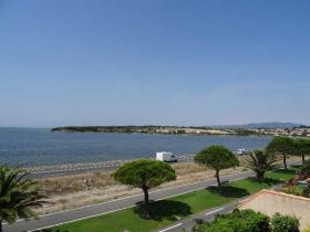 Большой дом с садом на 1-й линии с видом на море в Leucate Plage