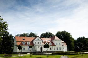 Palace von Grelle - роскошный современный замковый комплекс, полностью отремонтированный