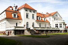 Palace von Grelle - роскошный современный замковый комплекс, полностью отремонтированный