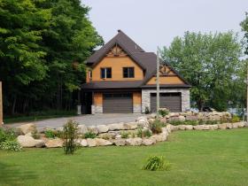 Престижный дом в Laurentians Квебек у озера Echo