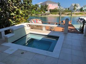 King Fisher Island Sandyport уникальный дом в продаже