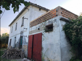 Загородный дом в продаже в Лорето Апрутино, Абруццо, Италия