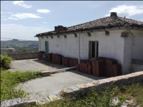 Загородный дом в продаже в Лорето Апрутино, Абруццо, Италия