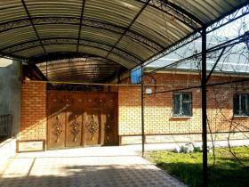 Срочно продается дом из 2 этажей с участком земли 5 соток
