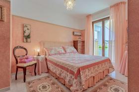 Продается шикарная квартира в туристическом центре Адриатического моря